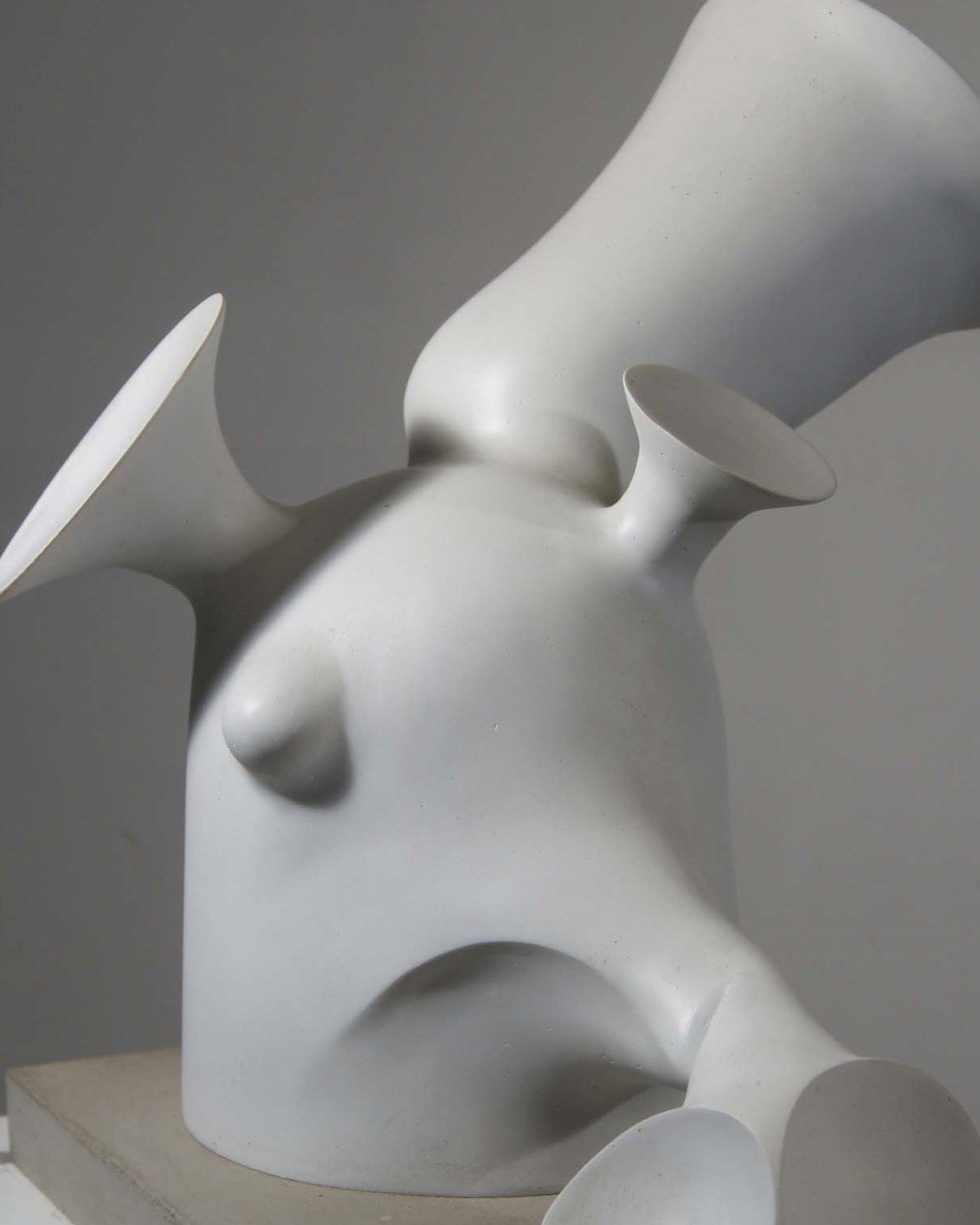 土から生まれるいのち -彫刻家セツ・スズキと中国玉石作品展」日中友好