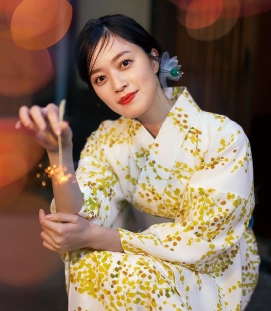 株)三松・2024年の夏浴衣♪様々な花柄やクルーズをテーマにした柄で