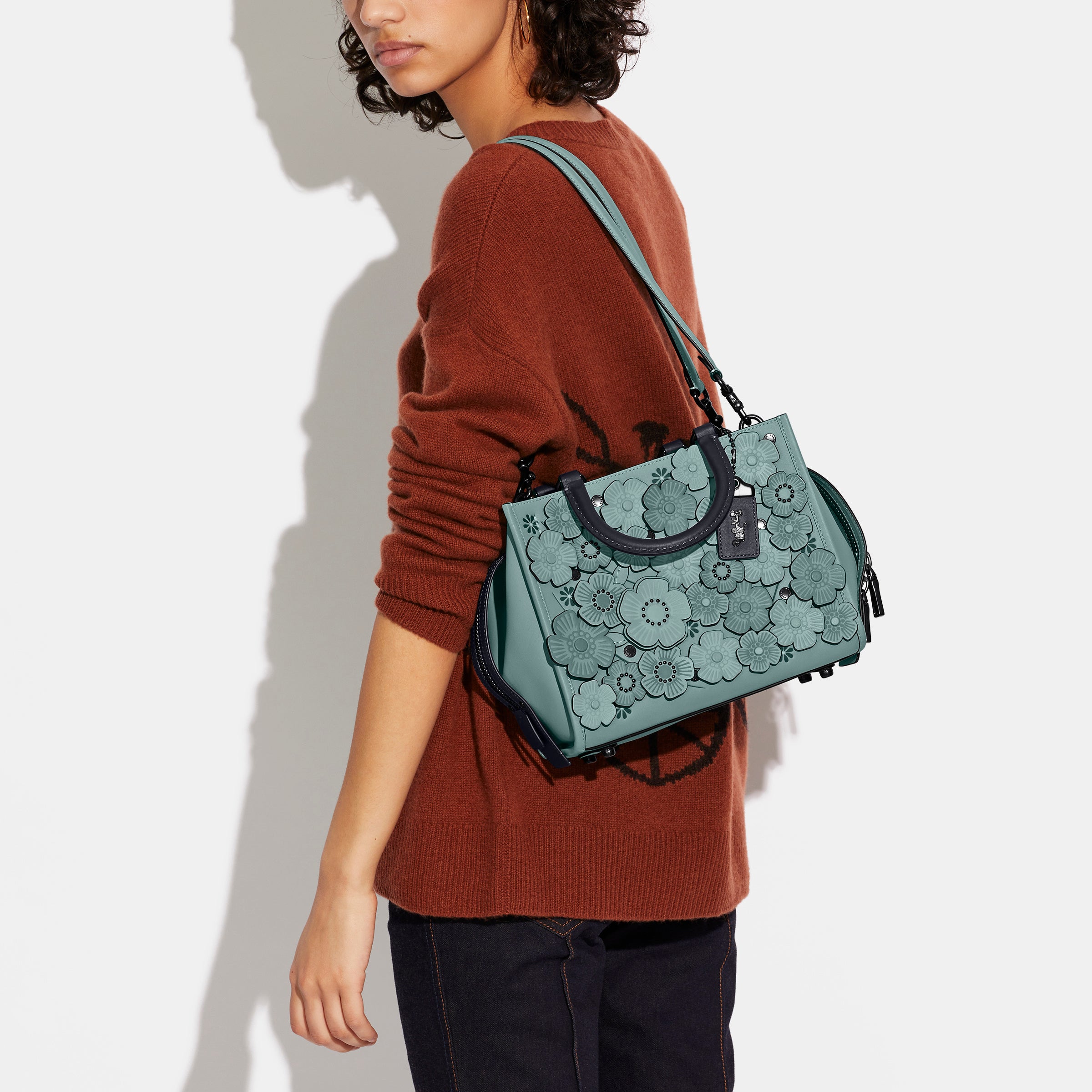 コーチ、Tea Rose Rogue（ティーローズ ローグ）” の新作発売