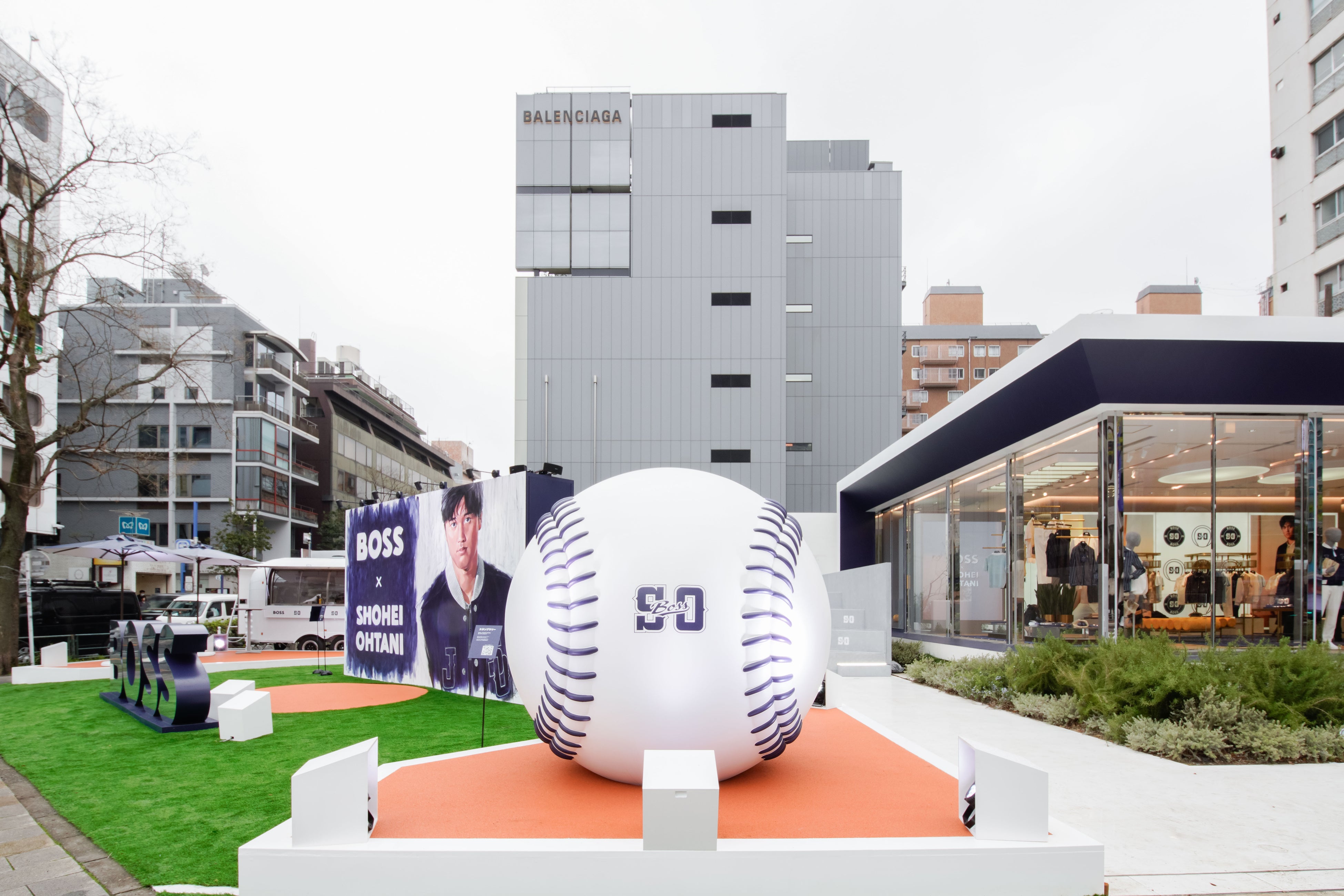 BOSS X SHOHEI OHTANI POP UP STORE：巨大な野球ボールに大谷選手への