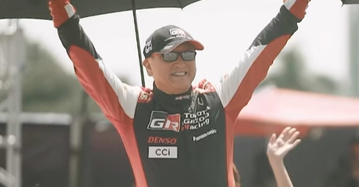 モリゾウ選手”こと豊田章男会長、発売前のホンダ車に直接サイン