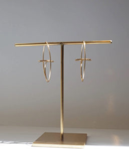 All About Basicsフローティングフープ ピアス M サイズ | プリベ石川