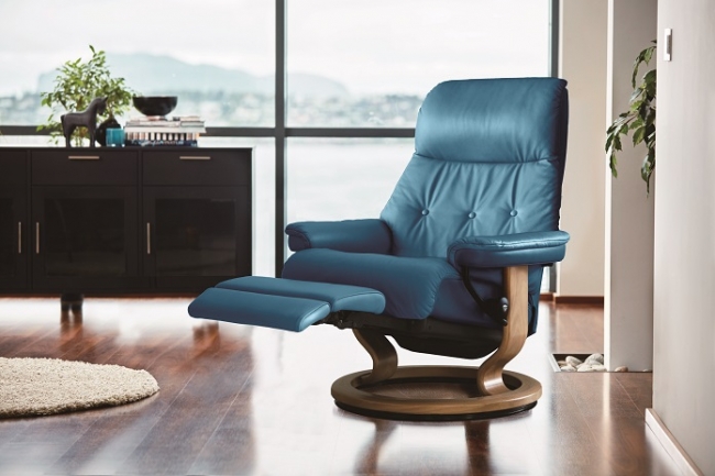 ストレスレス®から初の“電動フットレスト付 リクライニングチェア”が新