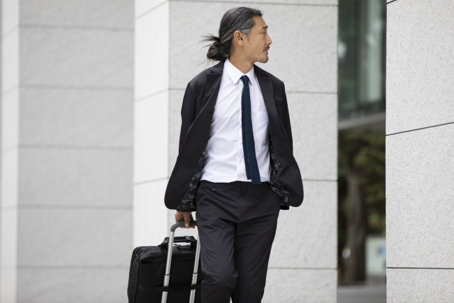 スーツに見える作業着×ロコンド×宮迫博之 限定モデル「YZO宮迫Edition