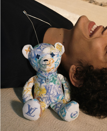 ルイ・ヴィトンは、ユニセフとのパートナーシップを通じて、新たに4色