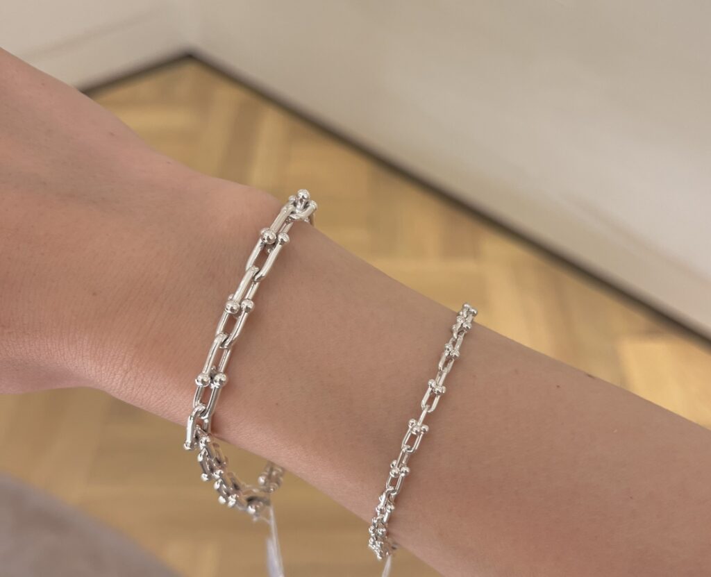 Tiffany ハードウェア ブレスレット スモール マイクロ 太さはどれを