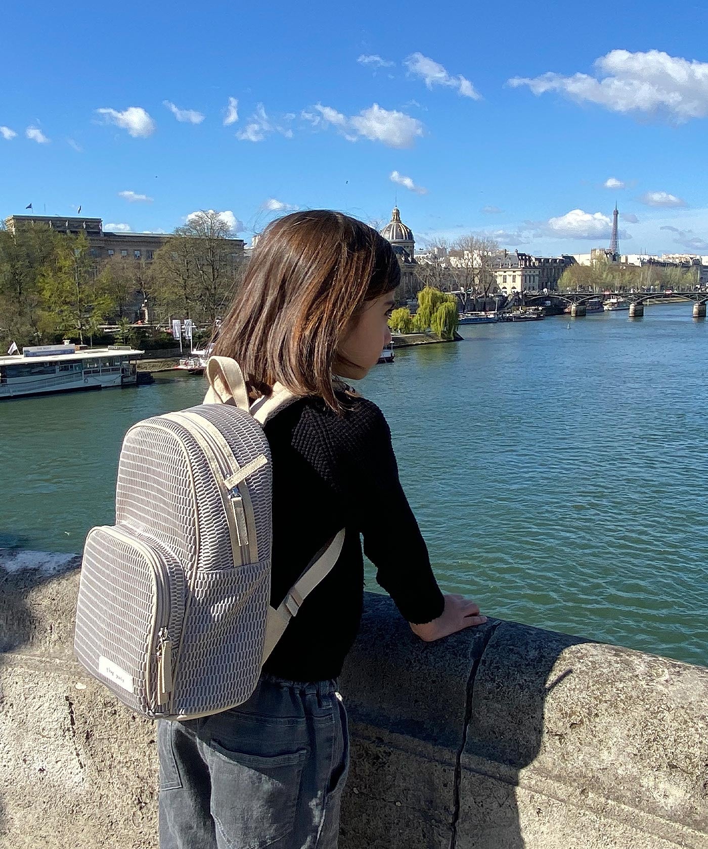 q bag paris nest louvre kids (ルーブル キッズ) 大人気バックパック