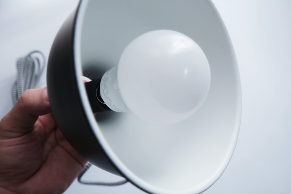 柔らかい光で包み込むIKEAのスマート電球「TRÅDFRI」 | monoffee