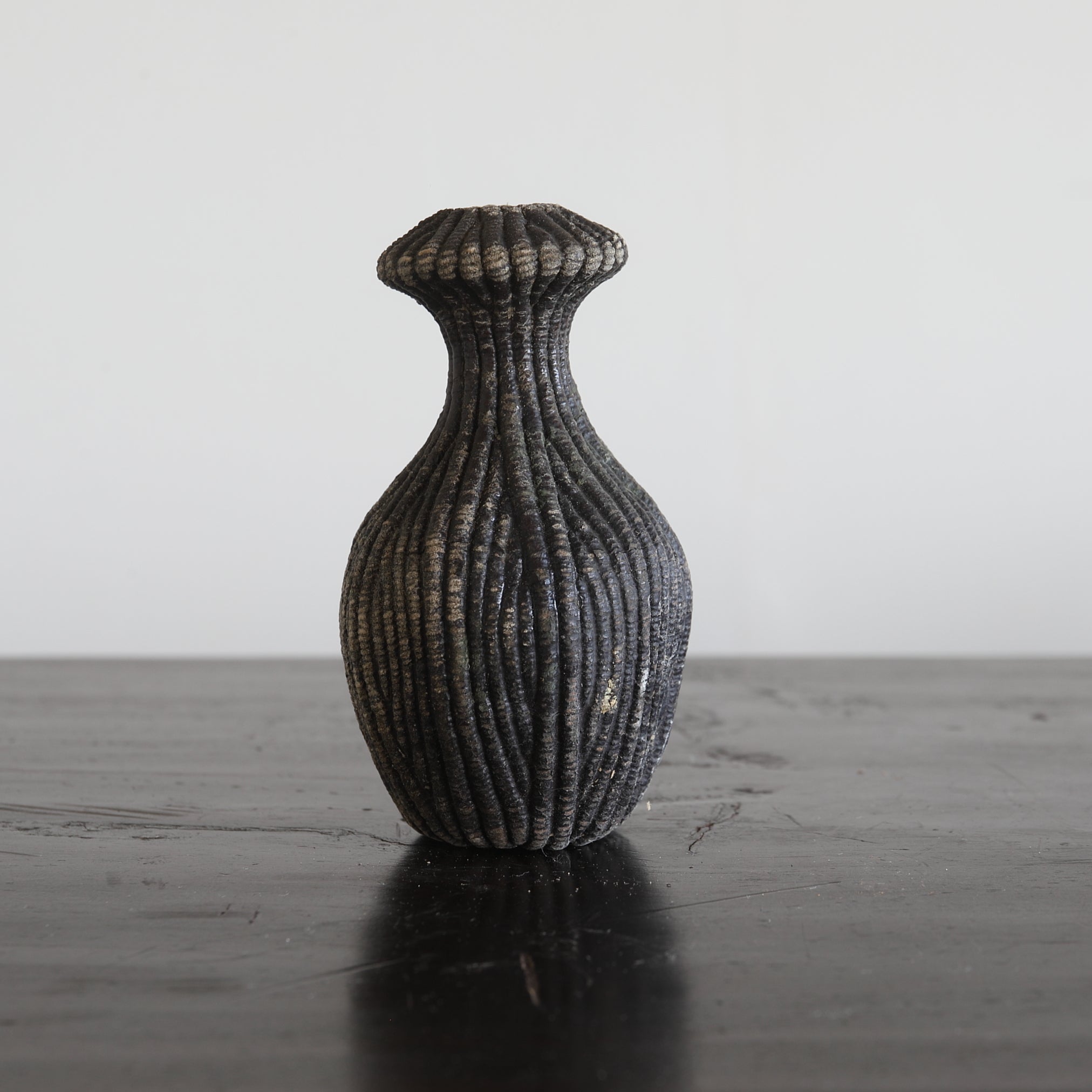 李朝 紙紗瓢箪形小壺（1392–1897 CE） | 入蘆花（ロカニイル）