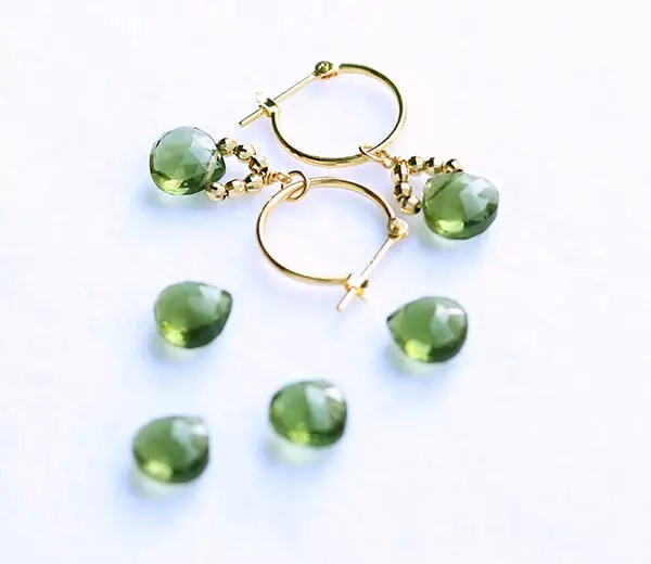 数量限定】〈希少石〉モルダバイト K18クロッシングピアス~RADIANT