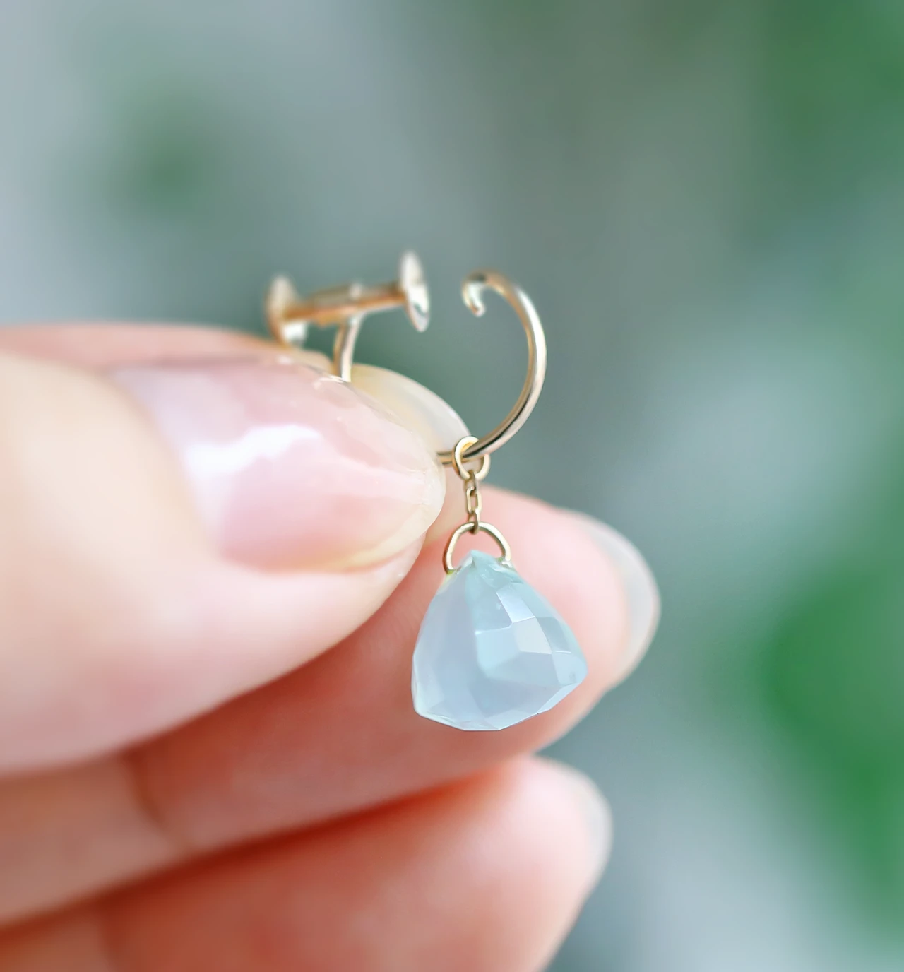 K10 地中海の美しい滴 一粒シーブルーカルセドニー(トリリアントカット