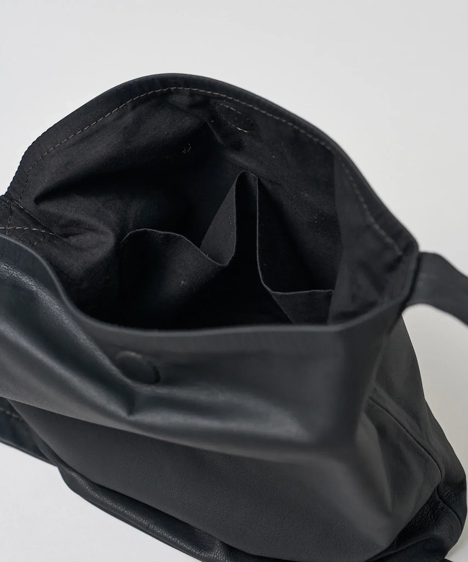 REN公式】ヤギ革ショルダーバッグ｜柔らかく軽い本革バッグ