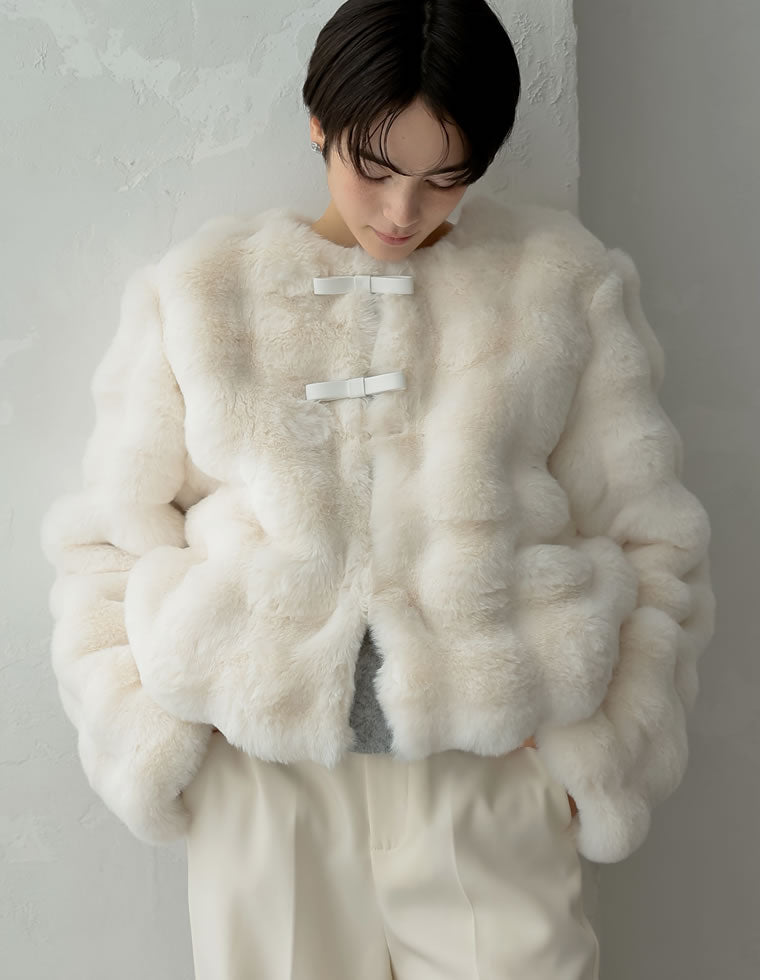 ブロックフェイクファーリボン付ショートコート - ジャケット/アウター