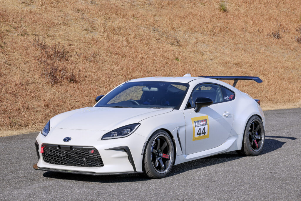 しっかりロールさせて効くL.S.D.で高旋回「COME ZN8 GR86」筑波