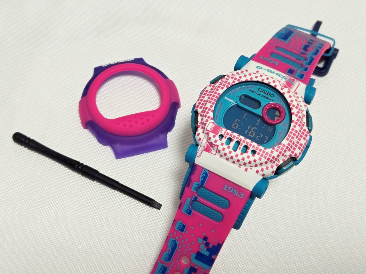 1本あたり約3600円!? 約1万円で5万5000円分入ったド派手なG-SHOCKが3