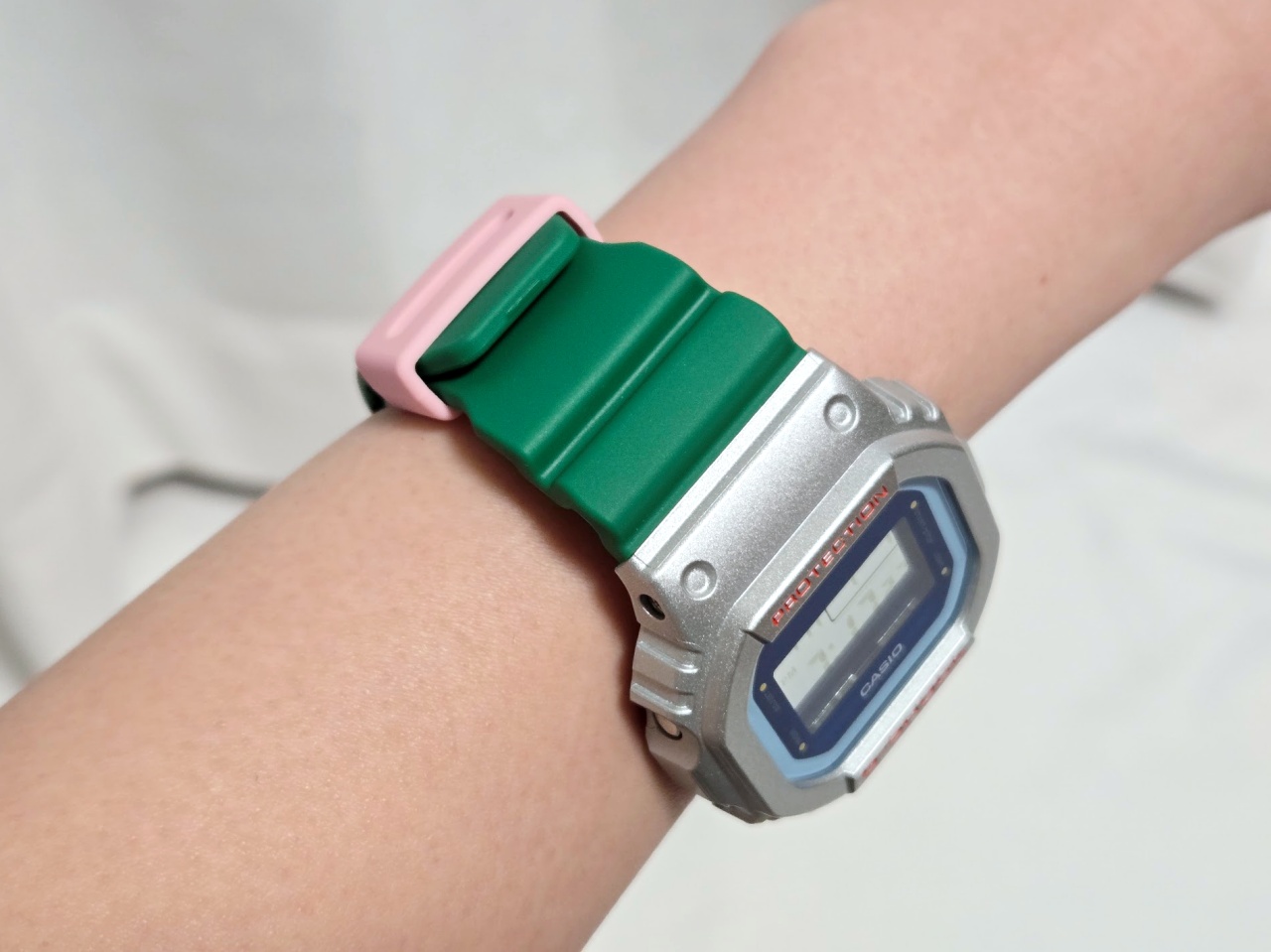 1本あたり約3600円!? 約1万円で5万5000円分入ったド派手なG-SHOCKが3