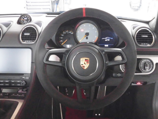 ポルシェ PORSCHE 718 ケイマン GT4 RST カーボンステアリング取り付け