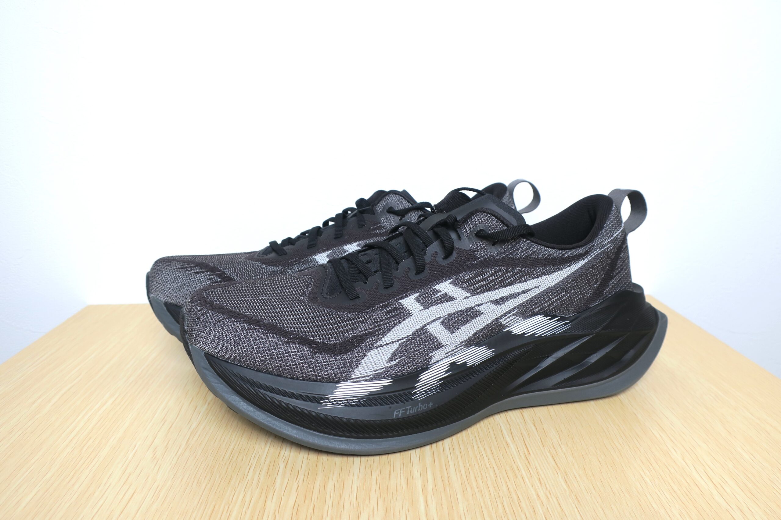 レビュー】アシックス スーパーブラスト2 気怠さも跳ね飛ばす | ランハイク