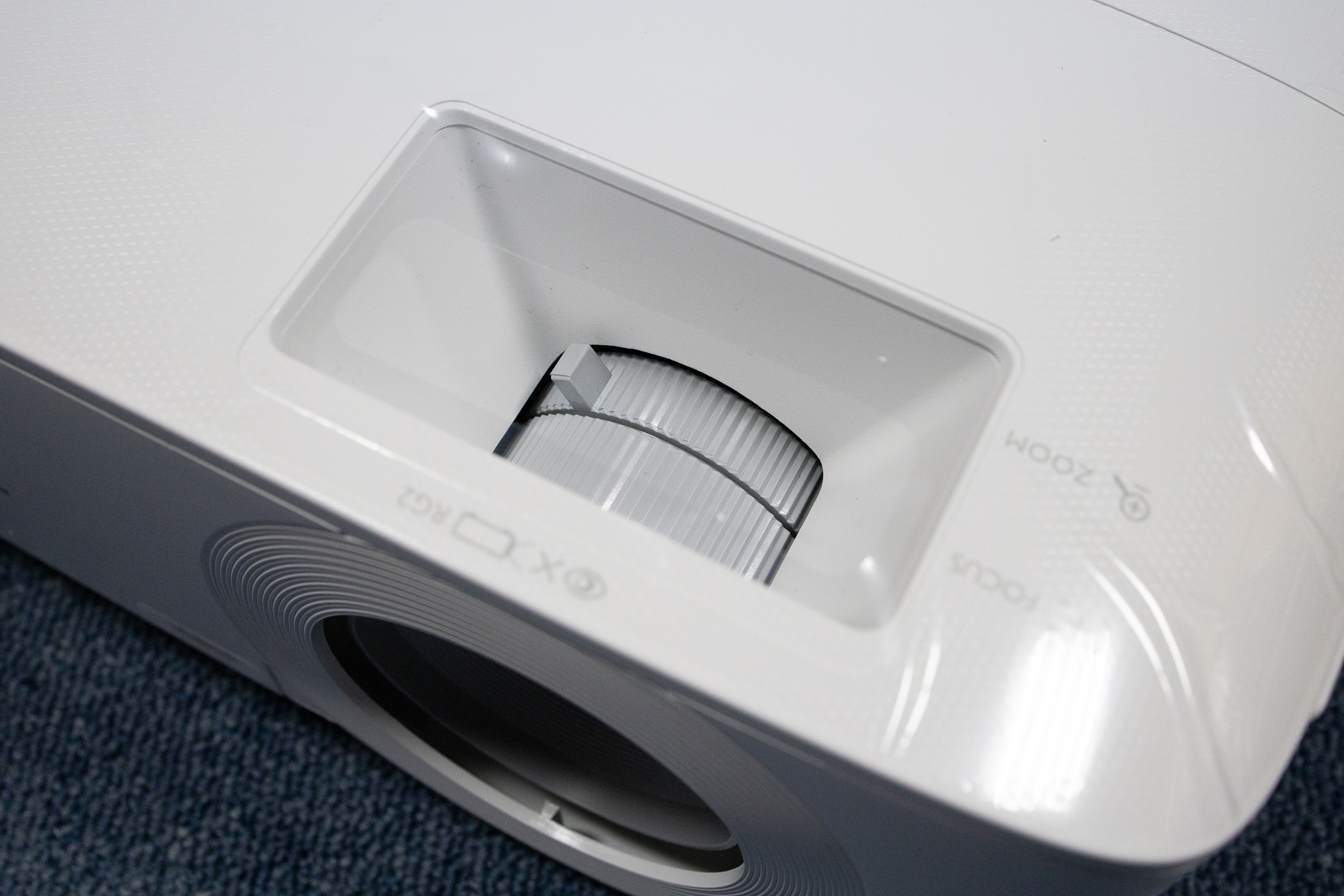 BenQ製プロジェクター MH550 レビューとプロジェクター購入の