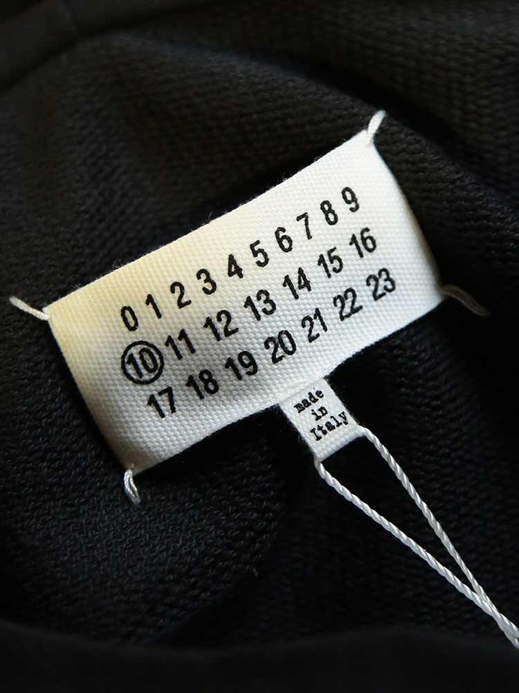 Maison Margiela (メゾン マルジェラ) 反転ロゴ刺繍 スウェット