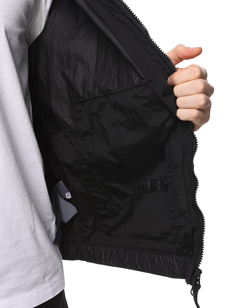 STONE ISLAND (ストーンアイランド) バックル付きフード ロゴパッチ