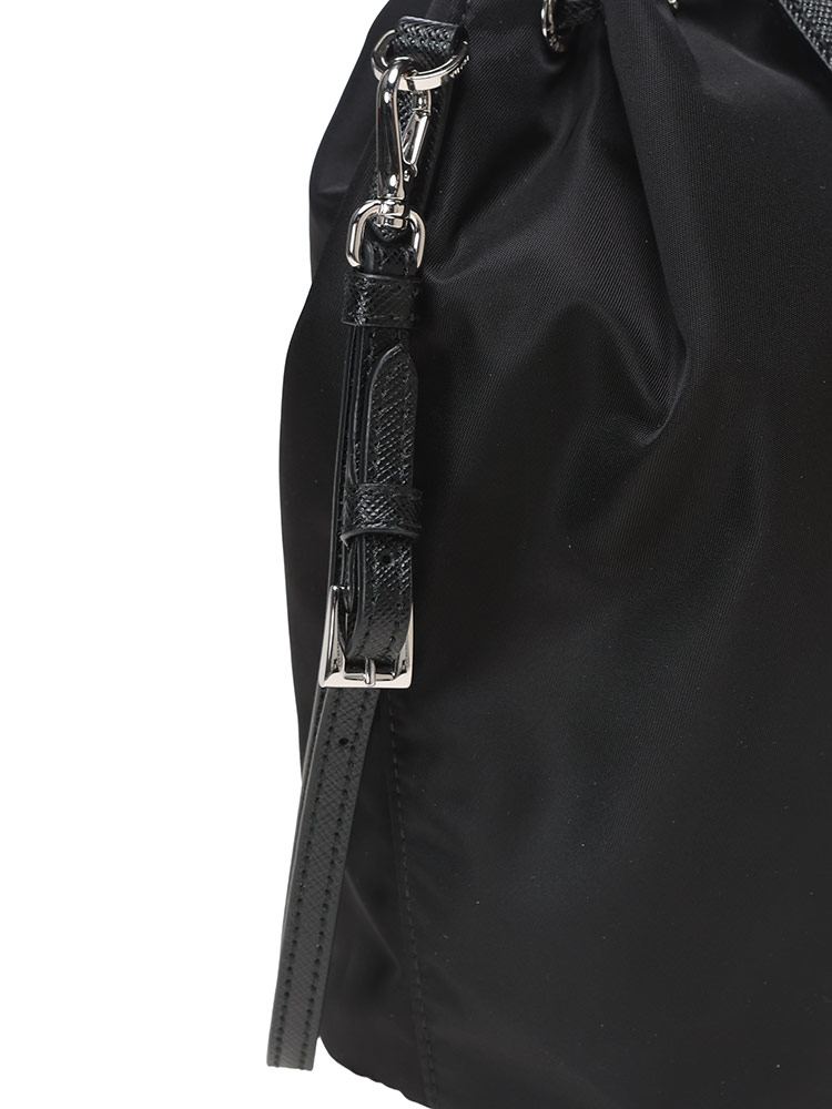 PRADA (プラダ) Re-Nylon トライアングルロゴ ポーチ PRL1NS369R067