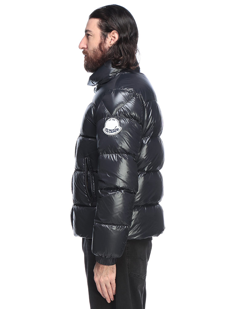 MONCLER (モンクレール) サガラワッペン フルジップ ダウンジャケット