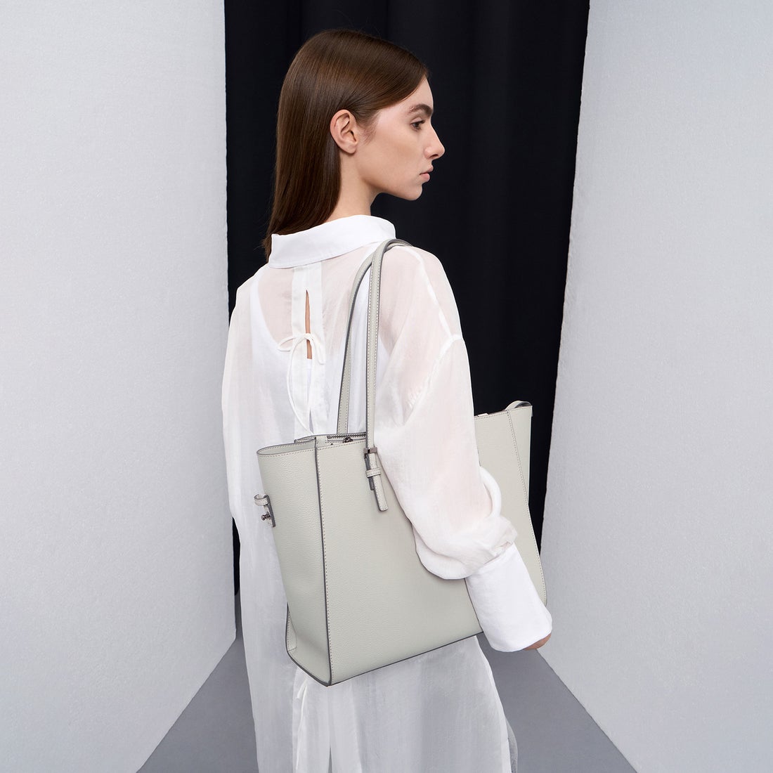 CHARLES & KEITH クラシックダブルハンドル トートバッグ 【再入荷