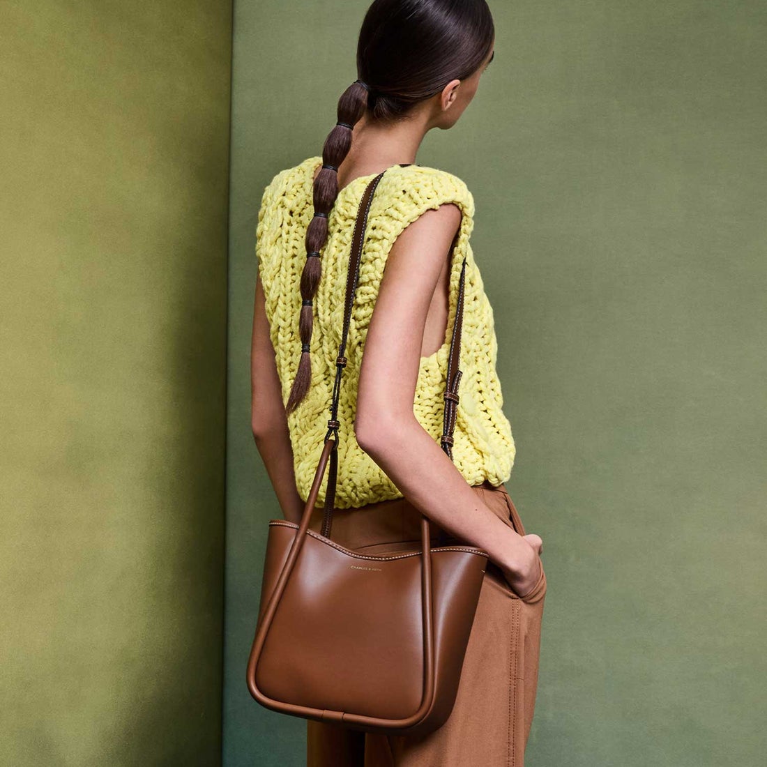 CHARLES & KEITH Lyla ミニライラ チューブラートートバッグ