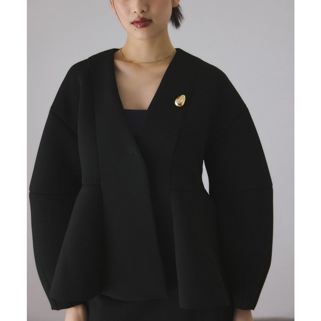 アダム エ ロペ ADAM ET ROPE' エッグブローチ付きペプラム