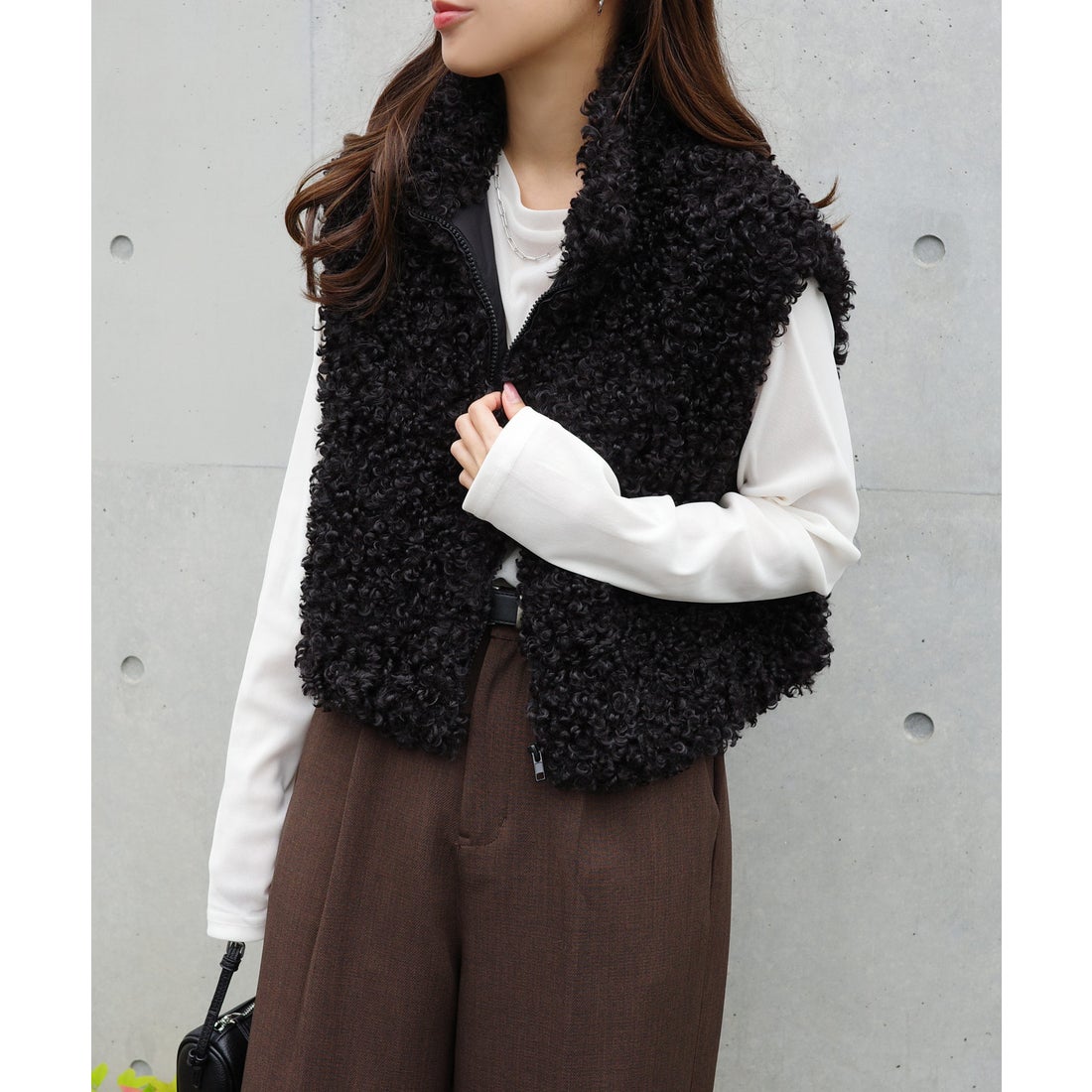 アンドミー andme ショート丈 シープ ファー ベスト （ブラック