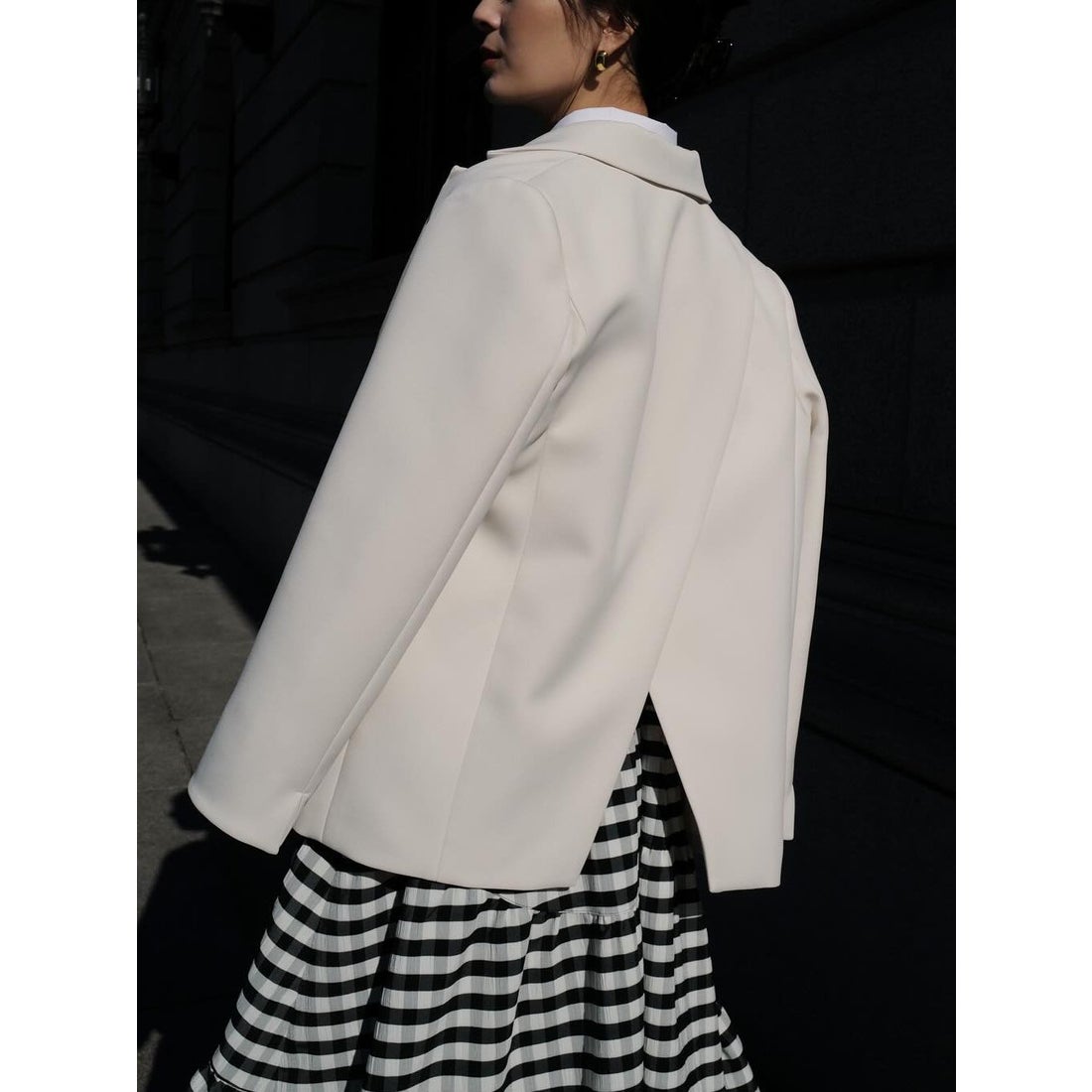 アニュアンス anuans バックデザインフォルムジャケット （IVORY