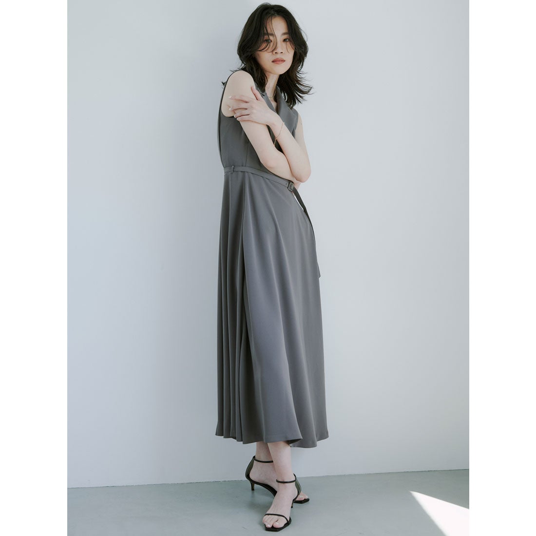 アニュアンス anuans ダブルサテンテーラードフレアワンピース （GREY