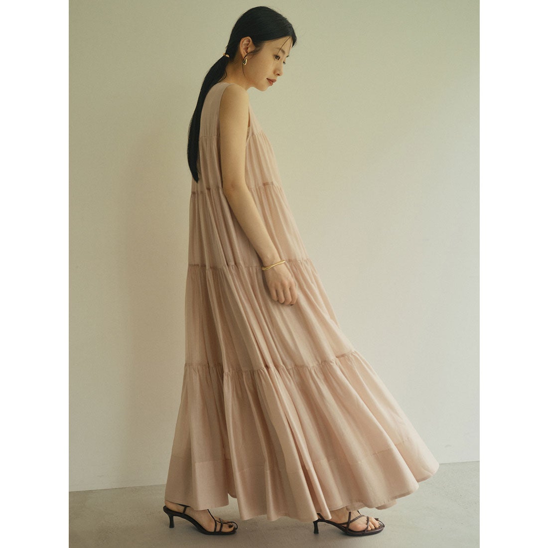 アニュアンス anuans テンセルリッチオーガンティアードワンピース