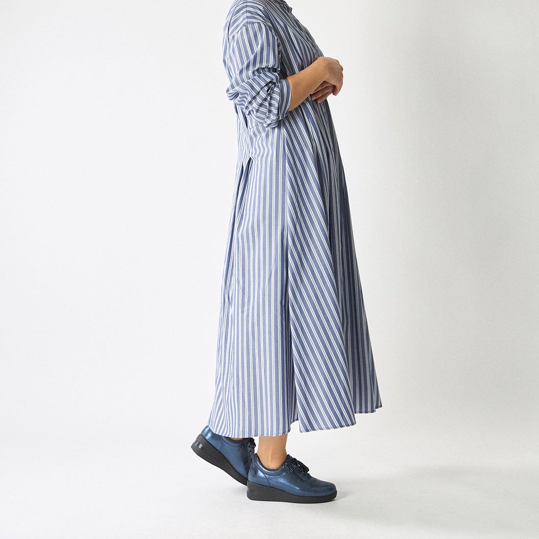 アトリエ Atelier 【3E】ファスナー付きヒールアップスニーカー