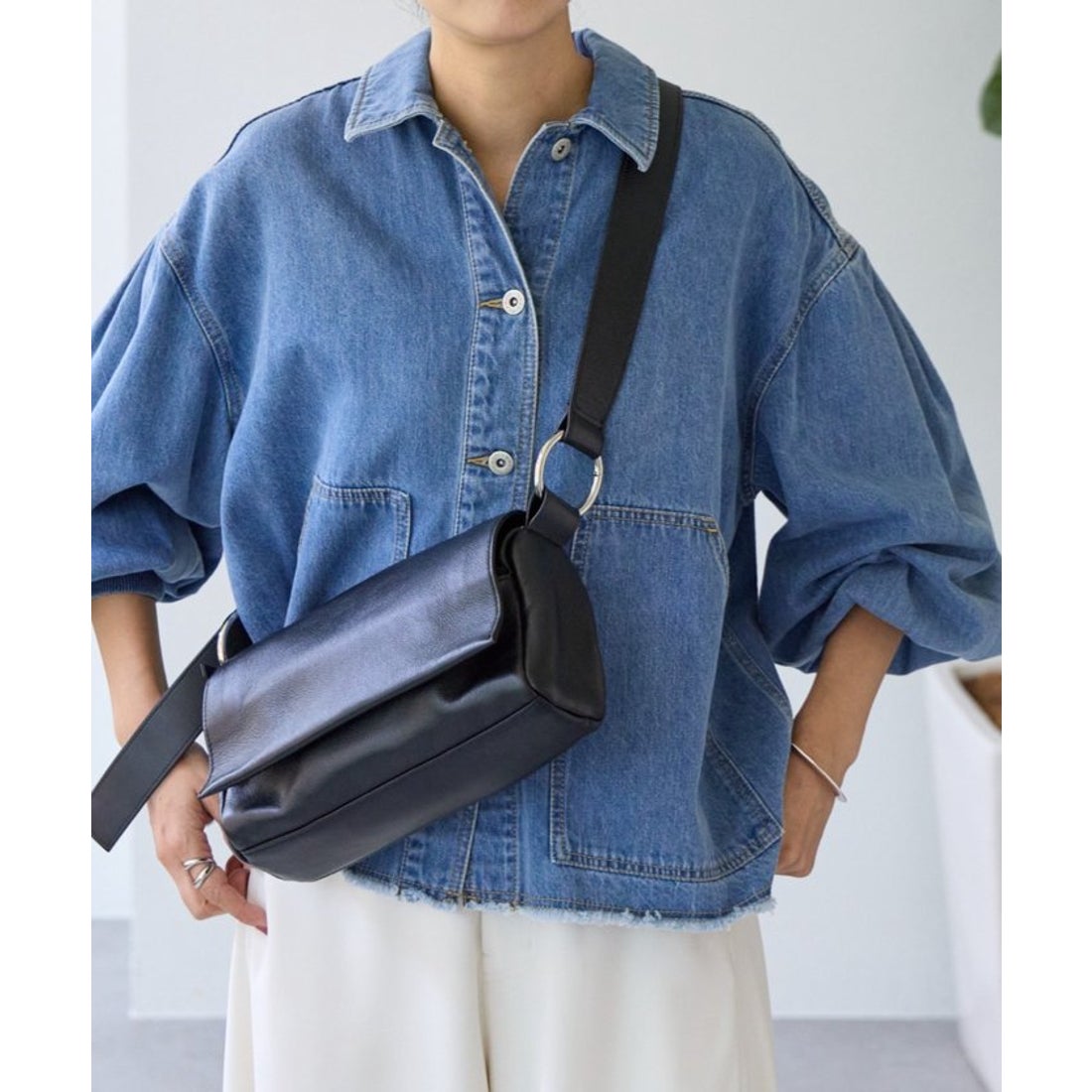 ビアズリー BEARDSLEY ボディバッグ （taupe） -靴＆ファッション通販