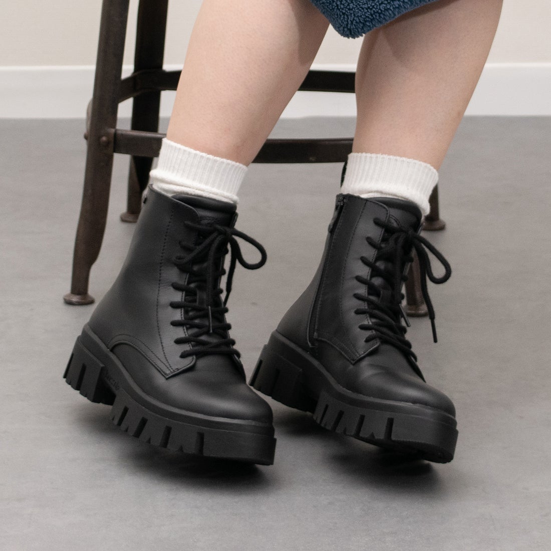 ブソラ bussola 晴雨兼用厚底レースアップショートブーツ （ブラック