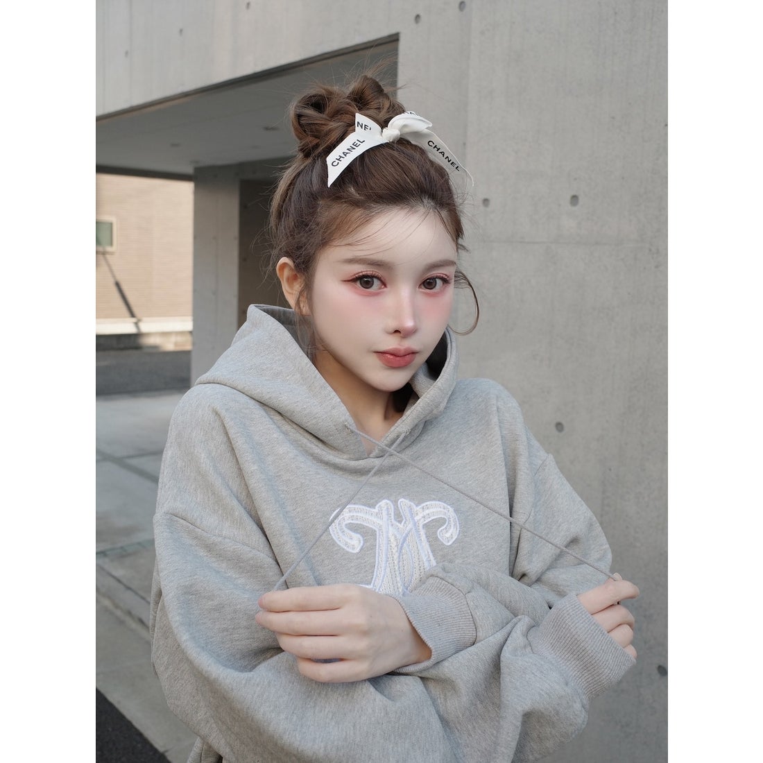 ダーリッチ Darich レースアップリケロゴフーディ （グレー