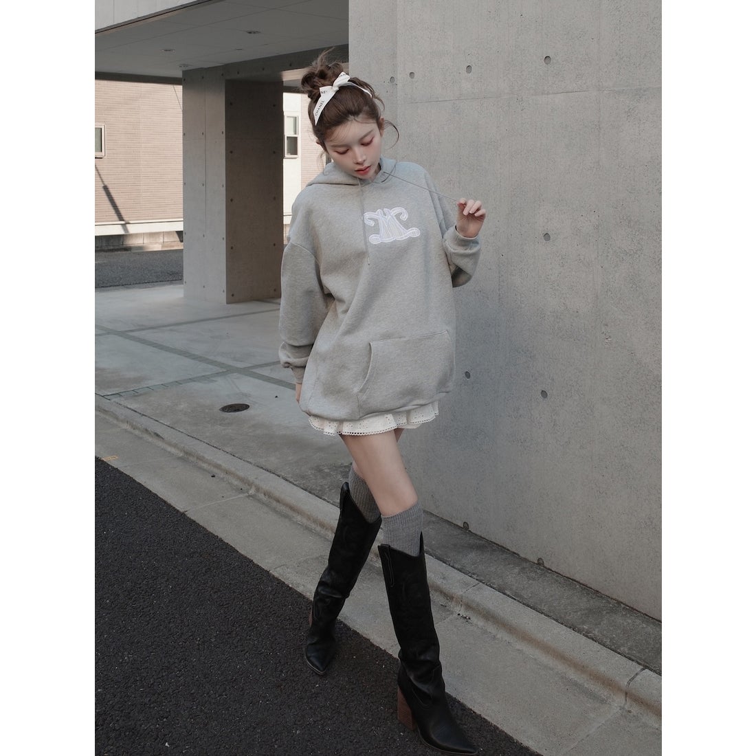 ダーリッチ Darich レースアップリケロゴフーディ （グレー