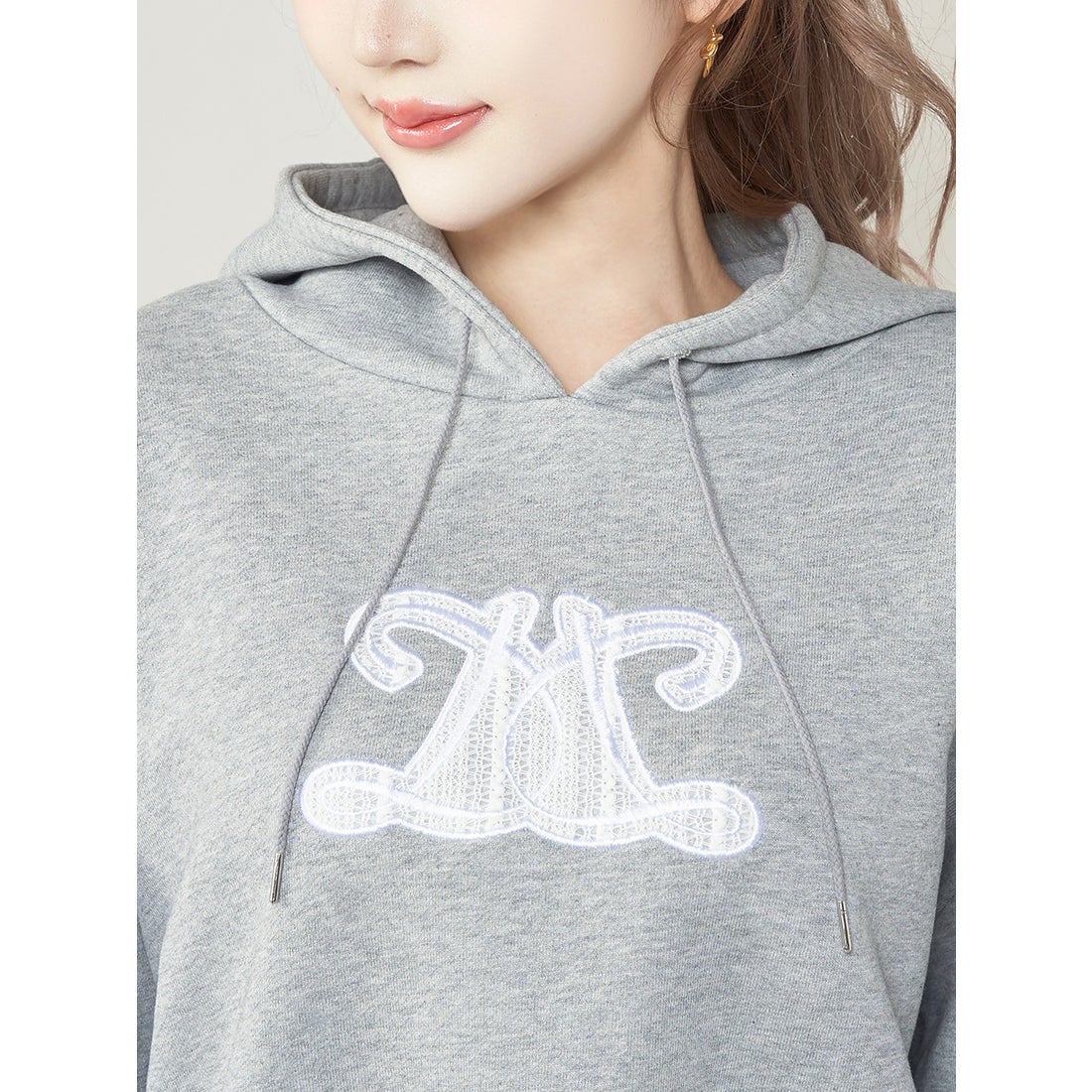 ダーリッチ Darich レースアップリケロゴフーディ （ホワイト） -靴