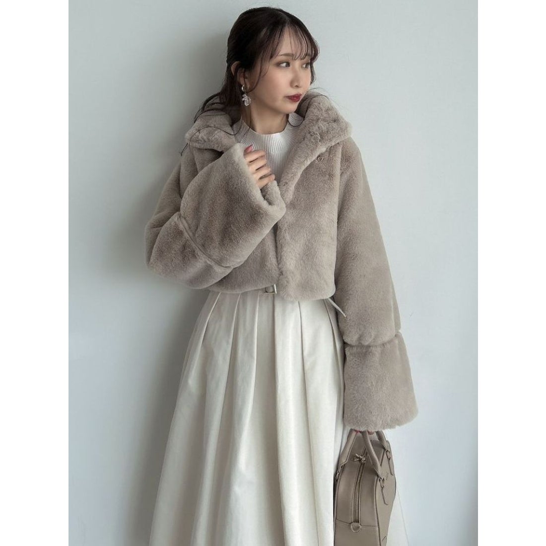 dazzlin ショートビットフェイクファーコート（アイボリー） -靴