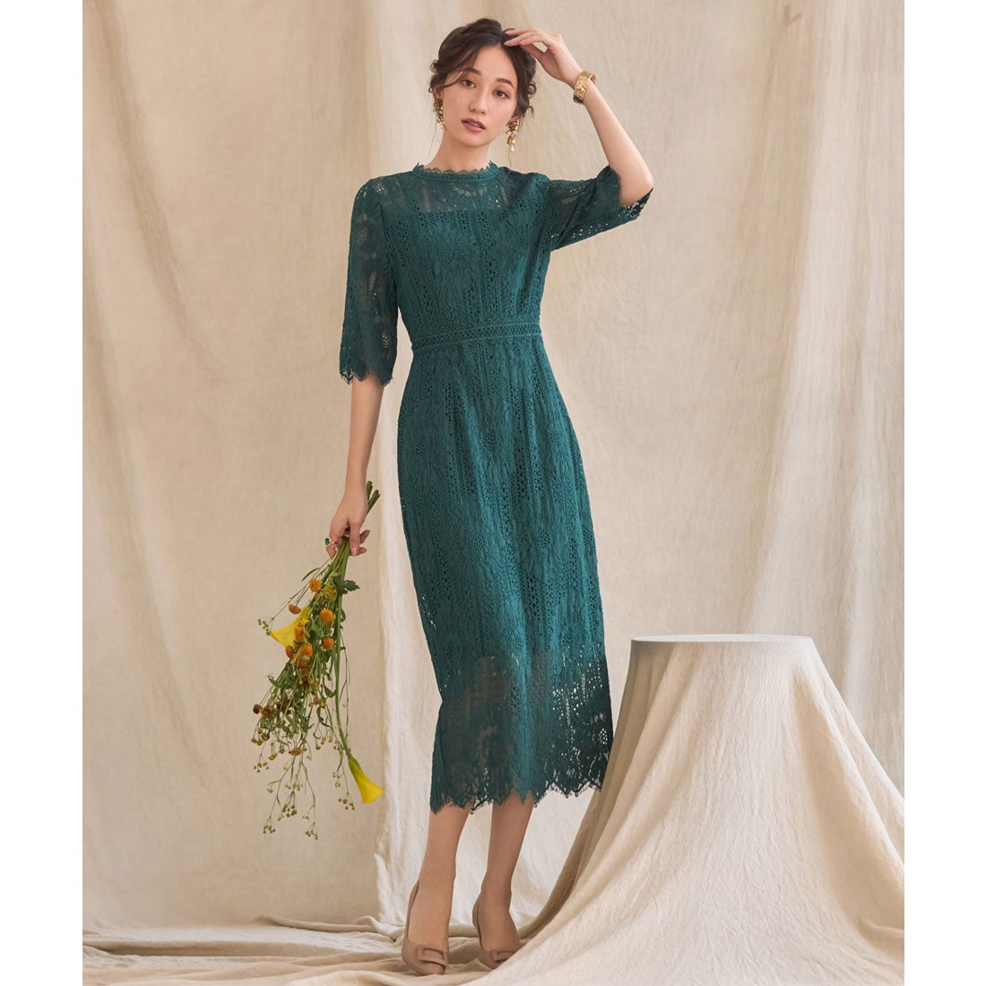 ドレスプラス DRESS+ タイトシルエットのミモレ丈ワンピースドレス