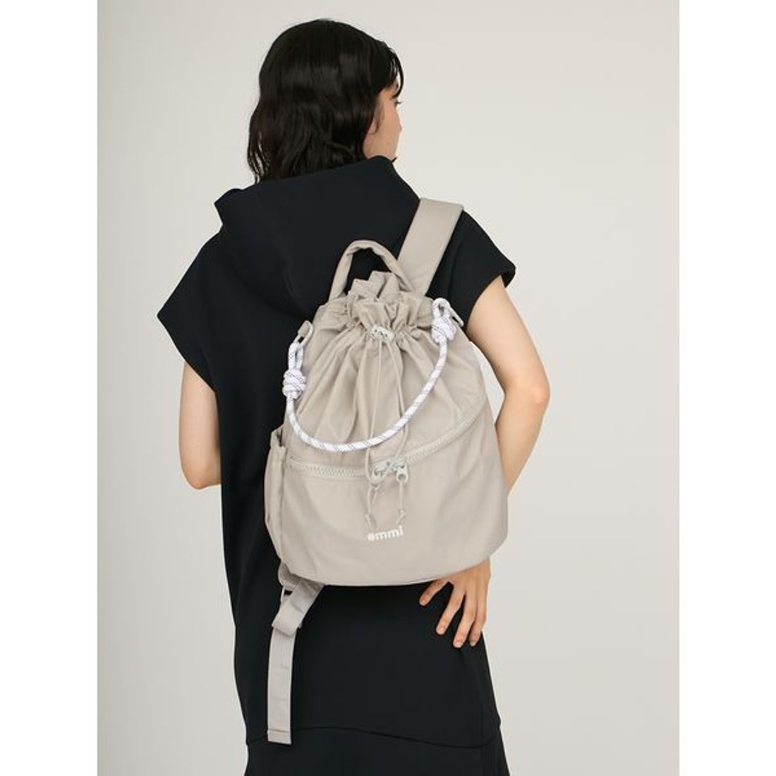 エミ emmi 【限定カラー】撥水 emmiロゴマルチバックパック （BLK