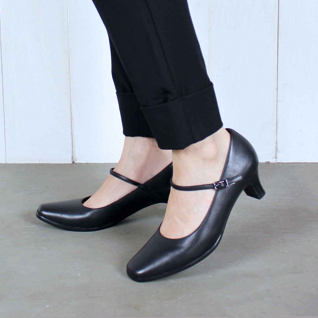 CHICSLICK》本革スクエアトゥストラップパンプス （ブラック