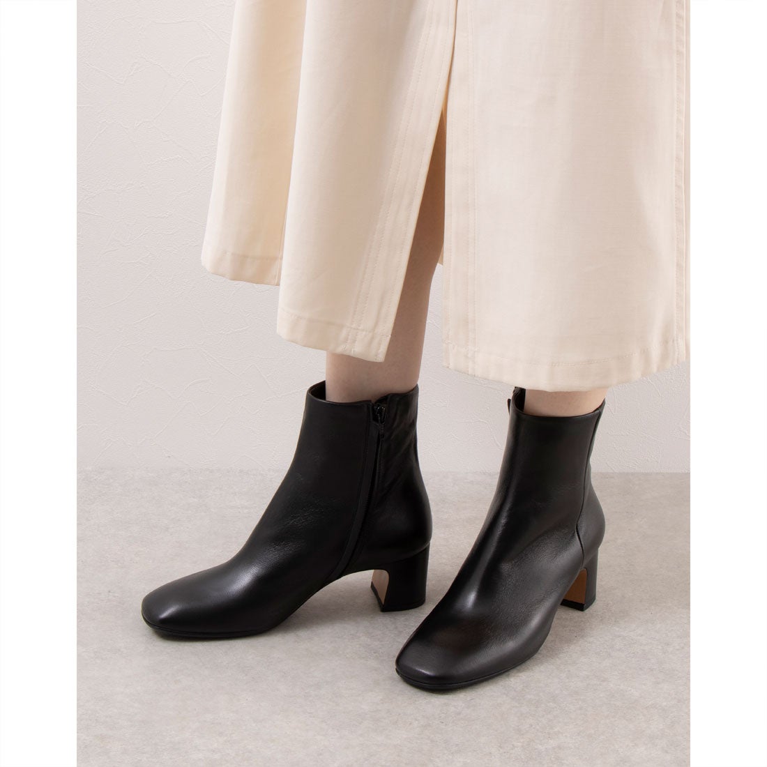 ファビオルスコーニ FABIO RUSCONI スクエアトウレザーショートブーツ