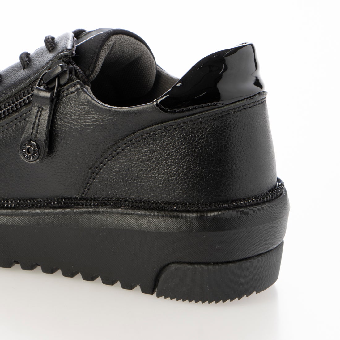 ビジューラインレザースニーカー （ブラック×ブラック） -fitfit