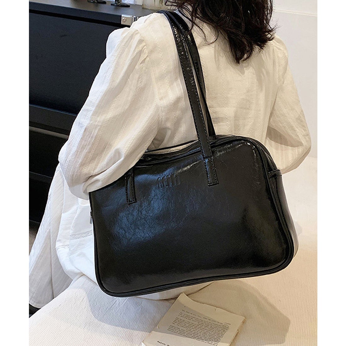 フロージュ florge 【軽量】エナメル調レザースクエアボストンバッグ