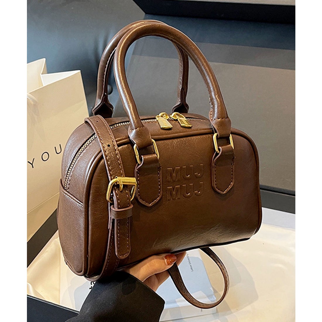 フロージュ florge 【2WAY】エンボスロゴ入りマットレザーボストン