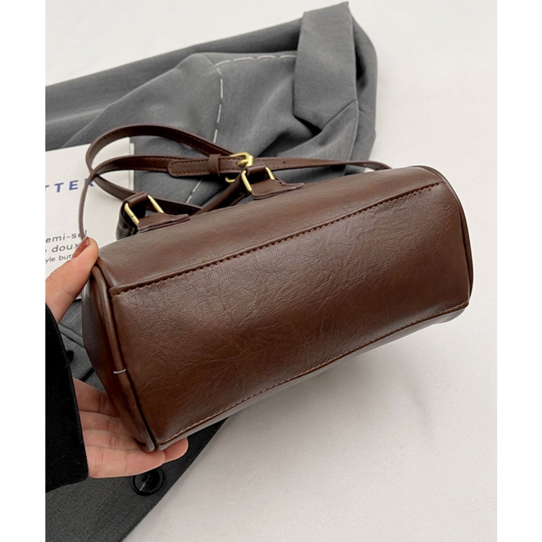 フロージュ florge 【2WAY】エンボスロゴ入りマットレザーボストン