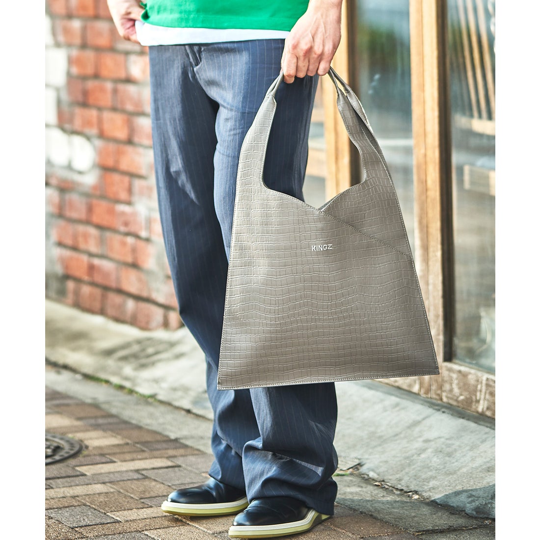 キングズ KINGZ クロコ型押しトライアングルトートバッグ (グレー